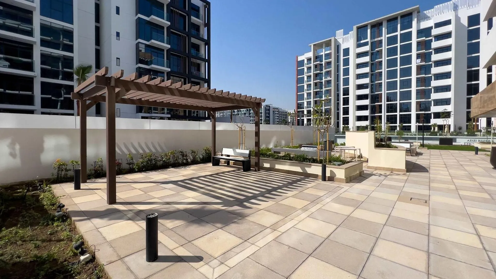 Frank Porter - Azizi Riviera 26 Dubai 0*,  United Arab Emirates